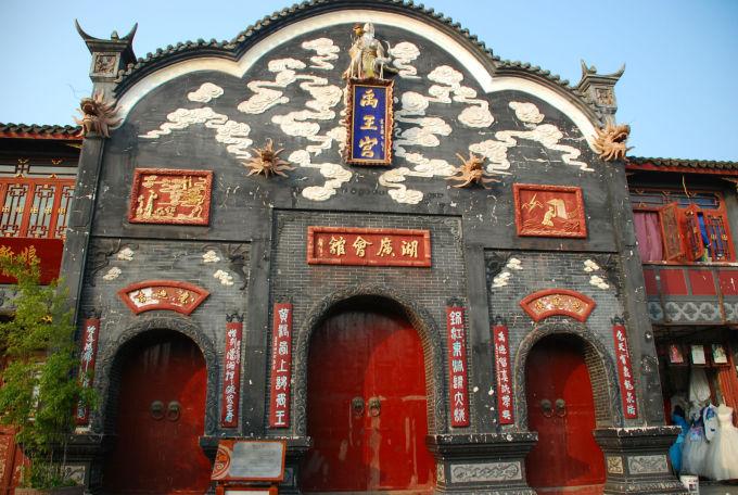 鲜奶运输车找不同